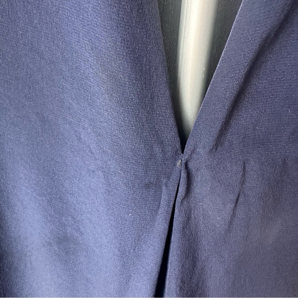 Lilly Pulitzer 100% Silk Sleeveless V-Neck Blouse XS | Navy Blue Luxe Top - Picture 7 of 7